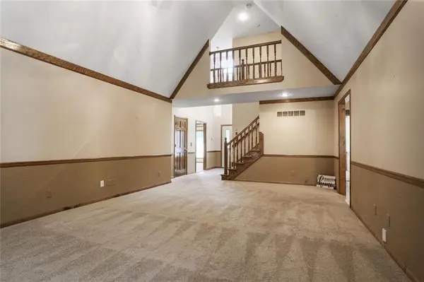 709 Kingston DR, Liberty, MO 64068