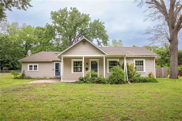 813 E 9th ST, Pittsburg, KS 66762
