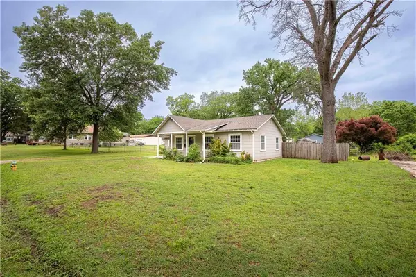 813 E 9th ST, Pittsburg, KS 66762