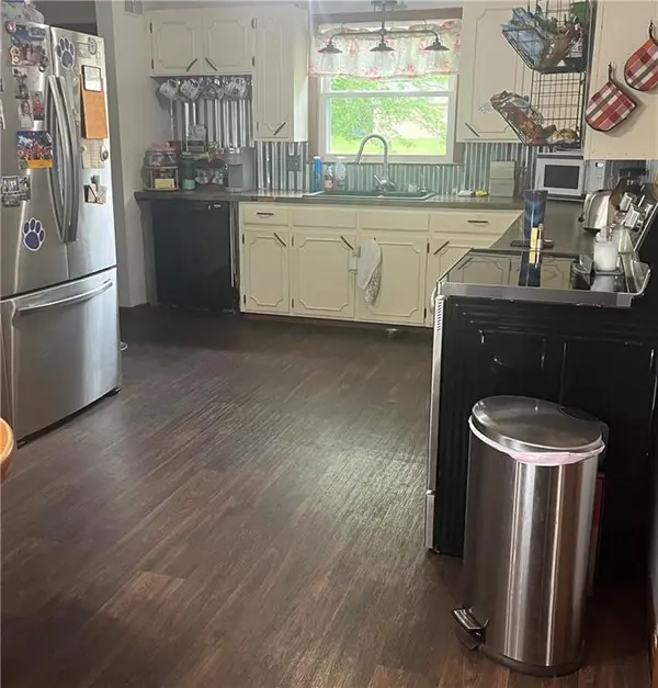 1300 S Main ST, Harrisonville, MO 64701