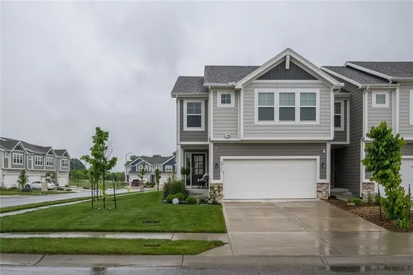3711 SW Maryville PL, Lee's Summit, MO 64082