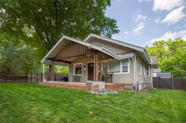 5818 W 75th ST, Prairie Village, KS 66208