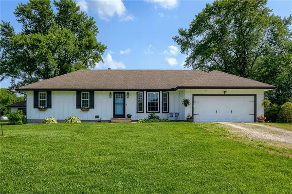 22107 E 298th ST, Harrisonville, MO 64701