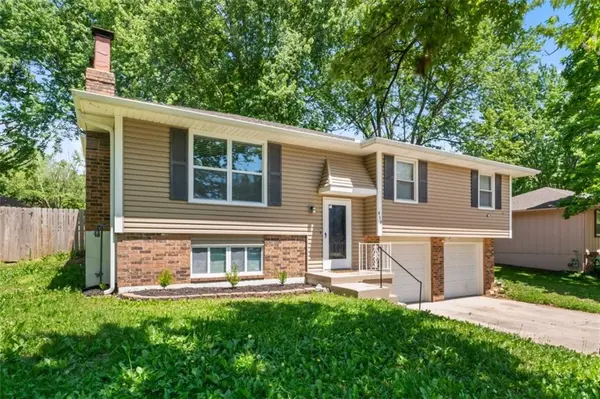 413 SW Moreland School RD, Blue Springs, MO 64014