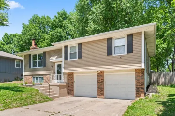 413 SW Moreland School RD, Blue Springs, MO 64014