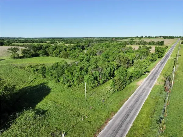 2405 W 1350 RD, Centerville, KS 66014