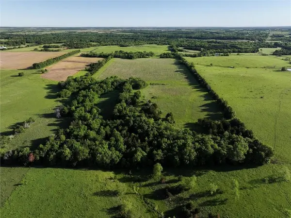 2405 W 1350 RD, Centerville, KS 66014