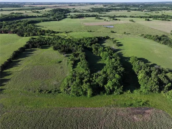 2405 W 1350 RD, Centerville, KS 66014