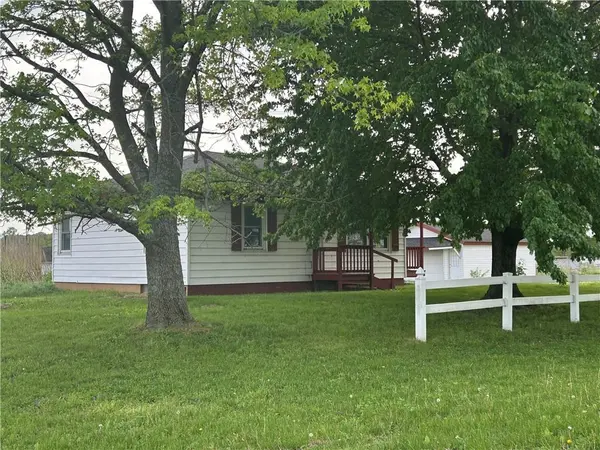 511 E Old Lexington RD, Levasy, MO 64066