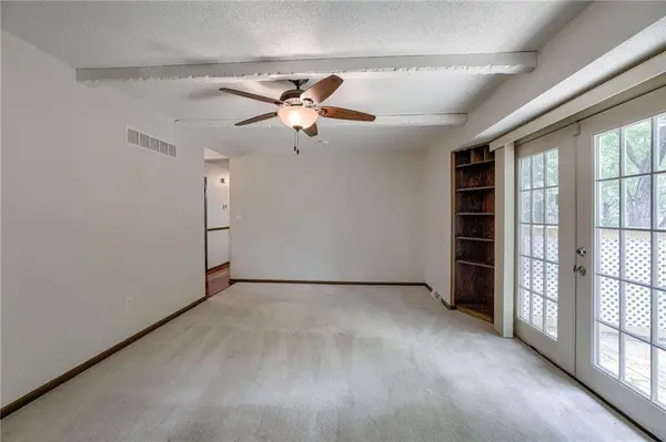 304 S Cardinal DR, Olathe, KS 66062