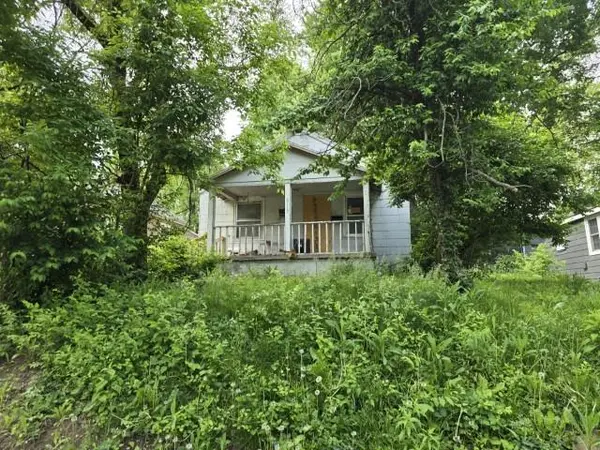8715 E Roberts ST,  Independence,  MO 64053