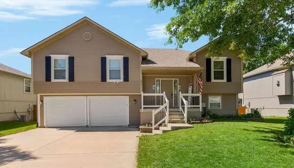621 Muriel DR, Grain Valley, MO 64029