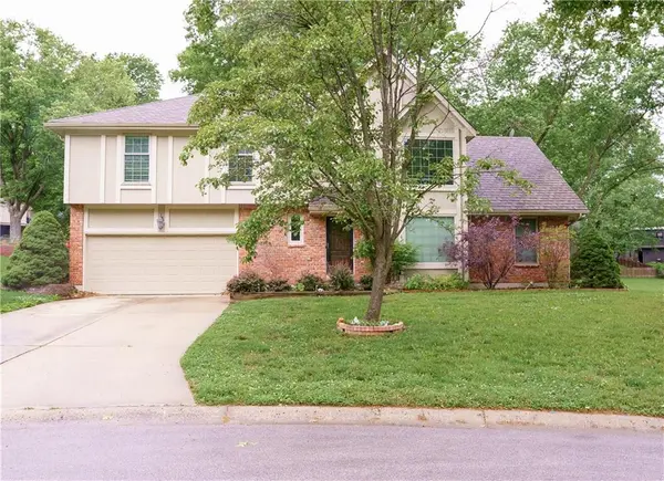 204 NW REDWOOD CT, Lee's Summit, MO 64064