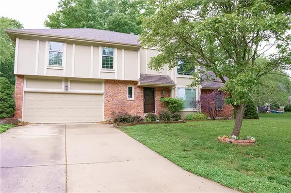 204 NW REDWOOD CT, Lee's Summit, MO 64064