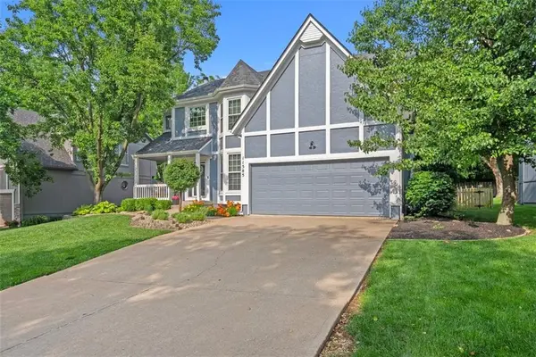 11585 S Brentwood ST, Olathe, KS 66061