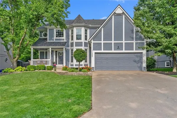 11585 S Brentwood ST, Olathe, KS 66061