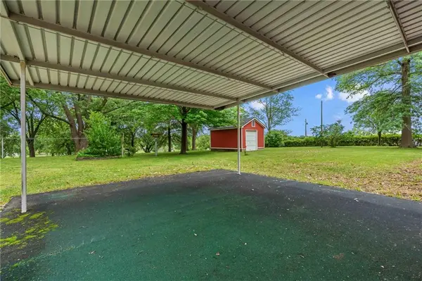 521 S La Frenz RD, Liberty, MO 64068