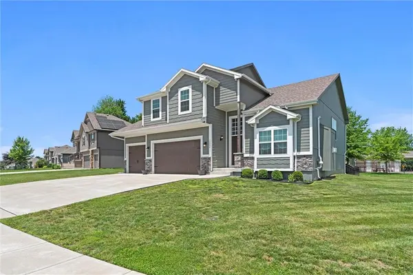 12004 Centennial ST, Peculiar, MO 64078