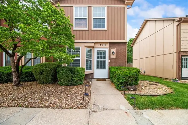 719 SW Liggett Unit #D RD, Blue Summit, MO 64015