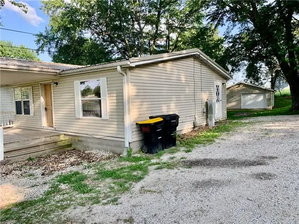 902 W Nelson ST, Savannah, MO 64485