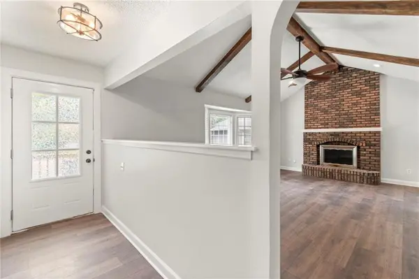 1304 SE Alice CT, Blue Springs, MO 64014