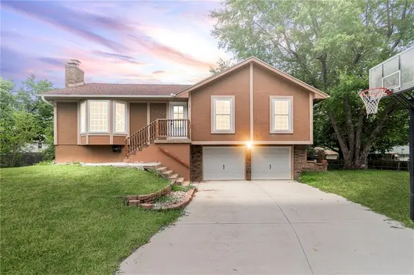 1304 SE Alice CT, Blue Springs, MO 64014