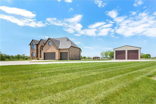 19108 Autumn LN, Pleasant Hill, MO 64080