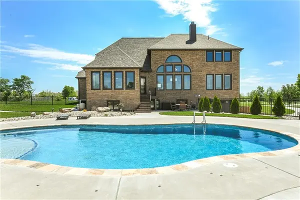 19108 Autumn LN, Pleasant Hill, MO 64080