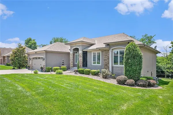 4512 NE Parks Summit TER, Lee's Summit, MO 64064