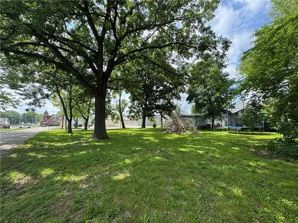 201 E School ST, Hamilton, MO 64644