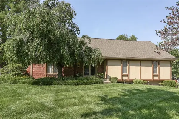 9719 NW 71st ST, Kansas City, MO 64152