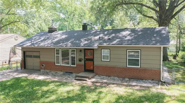 8929 E 74th ST, Raytown, MO 64133