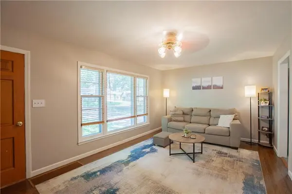 8929 E 74th ST, Raytown, MO 64133