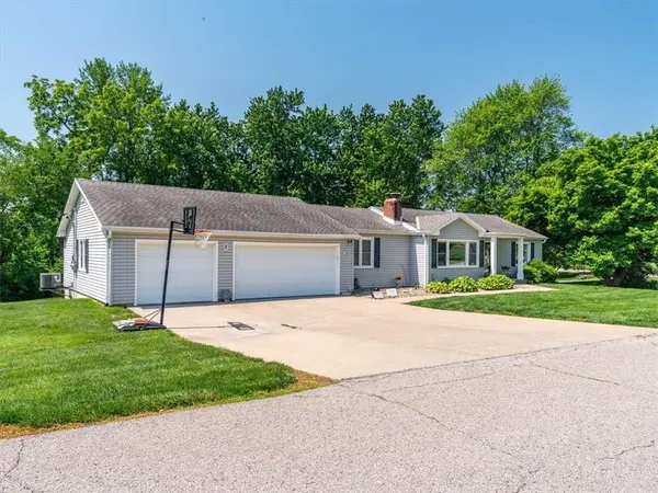 2 Ridgeland RD, Country Club, MO 64505