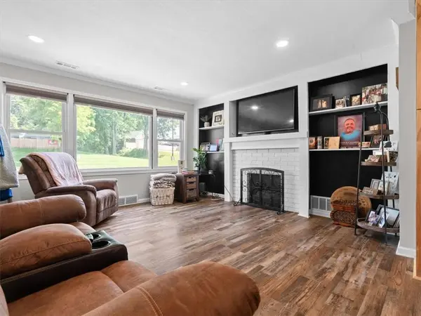 2 Ridgeland RD, Country Club, MO 64505