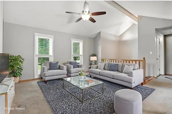 2541 NE DALE HUNTER LN, Lee's Summit, MO 64086