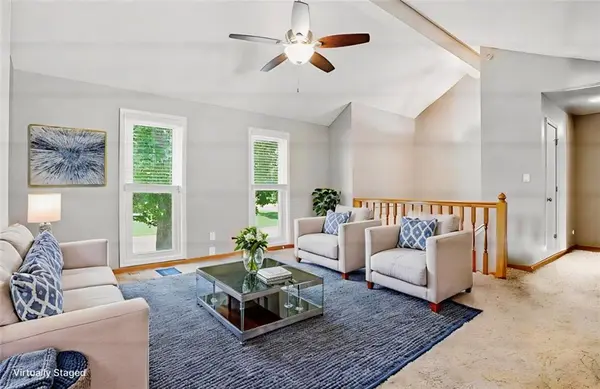 2541 NE DALE HUNTER LN, Lee's Summit, MO 64086