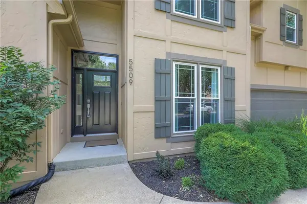 5509 Sleepy Hollow RD, Parkville, MO 64152