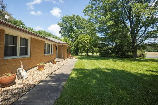 20375 127 HWY, La Monte, MO 65337