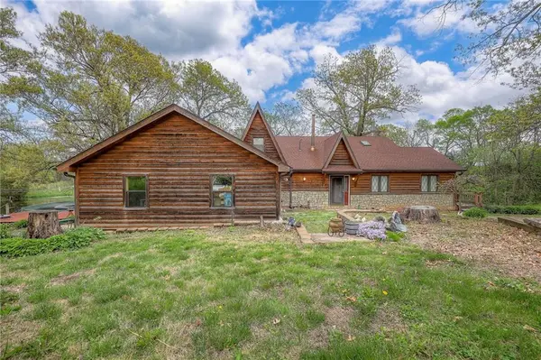 31025 203rd ST, Leavenworth, KS 66048