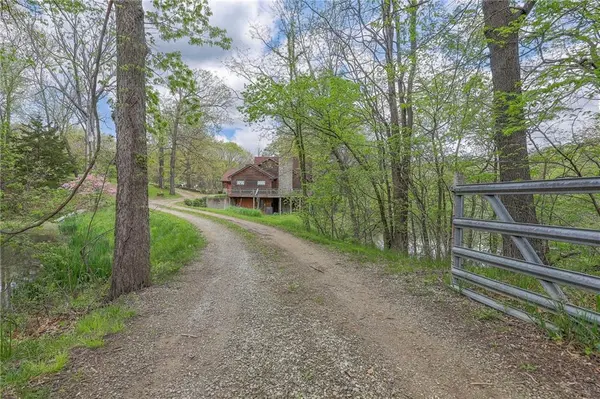 31025 203rd ST, Leavenworth, KS 66048