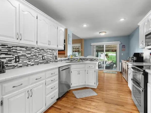 5102 Brookhaven DR, St Joseph, MO 64507