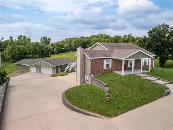 1714 NE County Line RD, St Joseph, MO 64505
