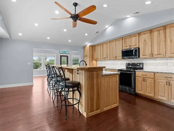 1714 NE County Line RD, St Joseph, MO 64505