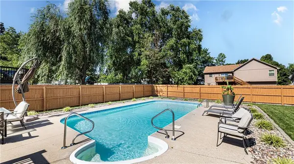 15550 S Kenwood ST, Olathe, KS 66062