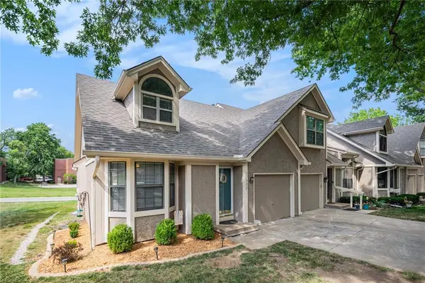 11532 W 113th ST, Overland Park, KS 66210