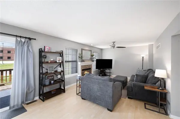11532 W 113th ST, Overland Park, KS 66210