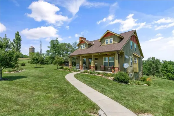 16970 198th ST, Tonganoxie, KS 66086