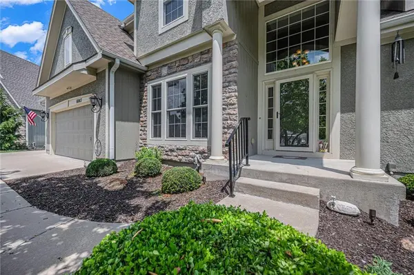 6043 Theden ST, Shawnee, KS 66218