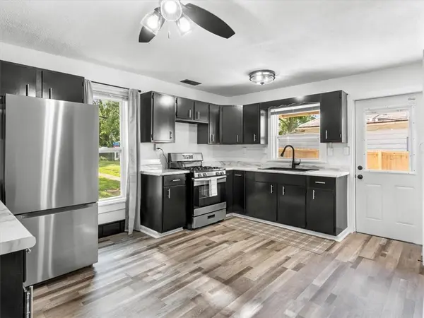 915 N 24th ST, St Joseph, MO 64506